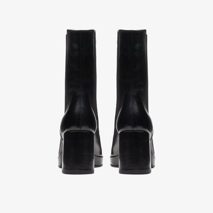 Pique Up Black Leather