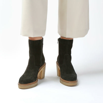 Colden Up Black Suede
