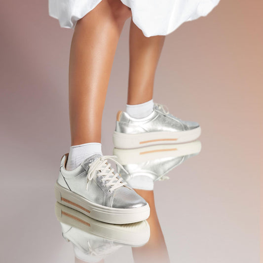 Hollyhock Walk Silver Leather - US 4554