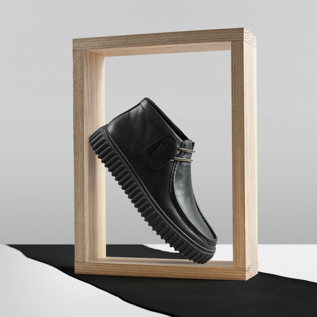 Torhill Hi Black Leather