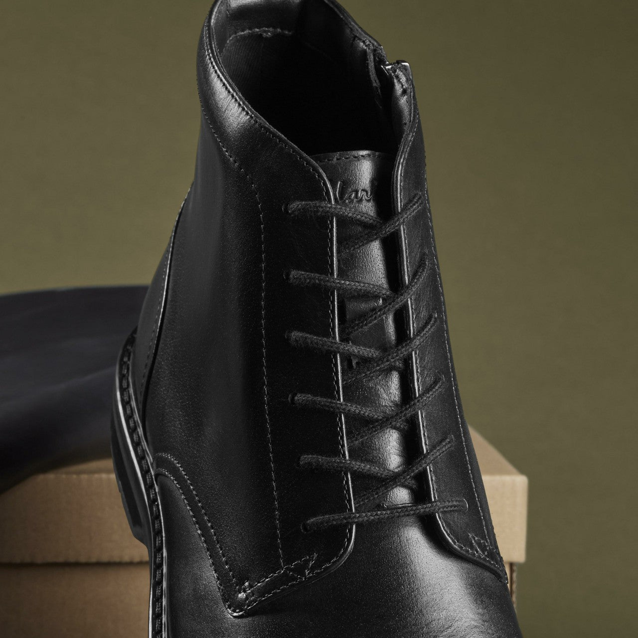 Aldwin Cap Black Leather