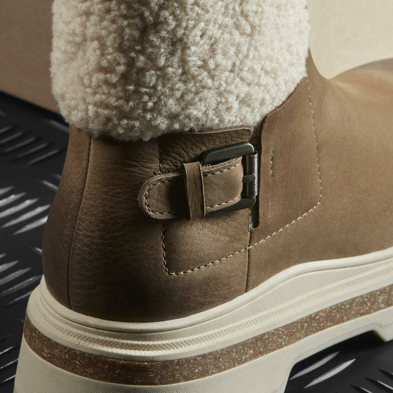 Hencroft Madi Waterproof Dark Sand Warmlined